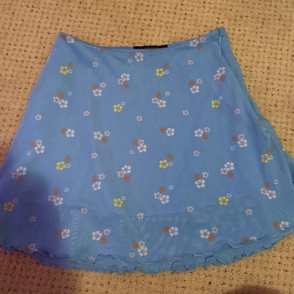 Layered blue flower print. Ruffled bottom. XS